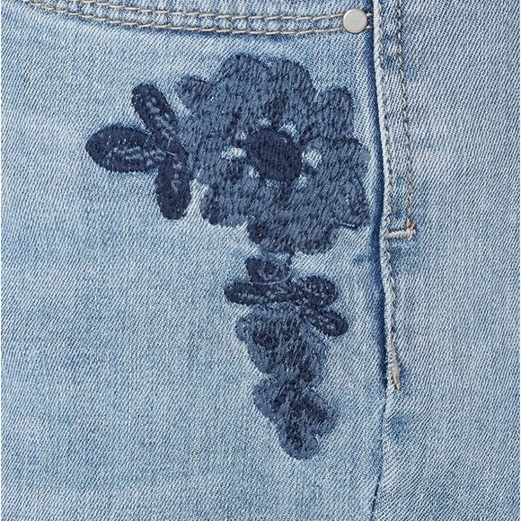 Find. Ladies jeans with hip embroidery 33X28 - Picture 4 of 15